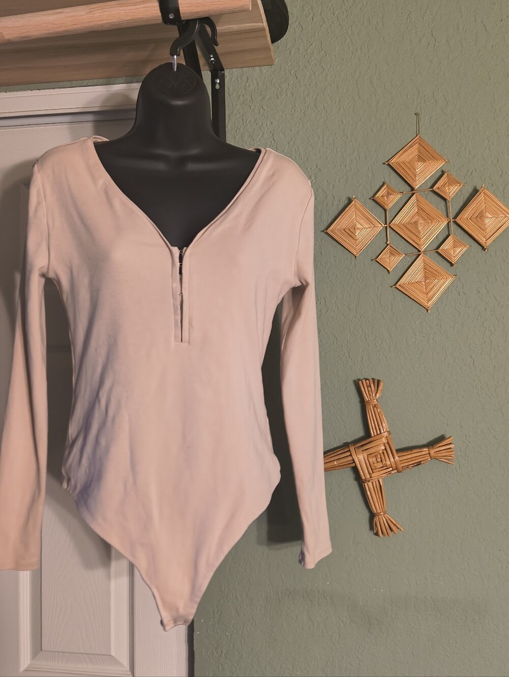 nuuds Nude Long Sleeve Hook & Eye Plunge Thong Bodysuit Size M As-Is